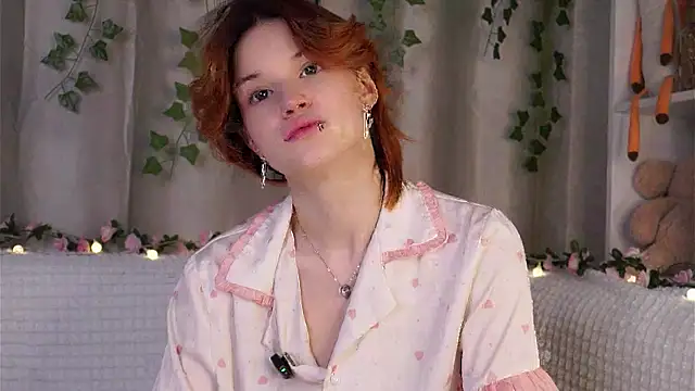 BlytheBenny online show from November 4, 2025, 12:10 am