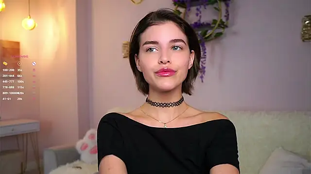 Snapshot of EleneButton chatting on October 24, 2025, 1:03 am EleneButton online show from October 24, 2025, 1:03 am