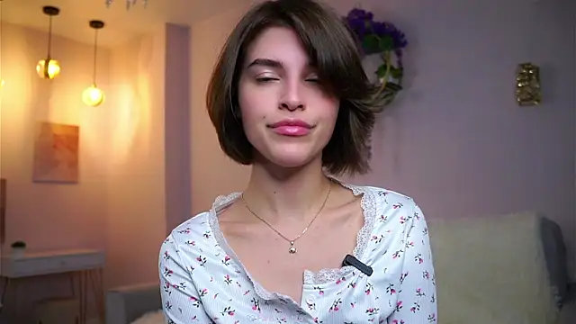 Snapshot of EleneButton chatting on October 26, 2025, 1:11 am EleneButton online show from October 26, 2025, 1:11 am