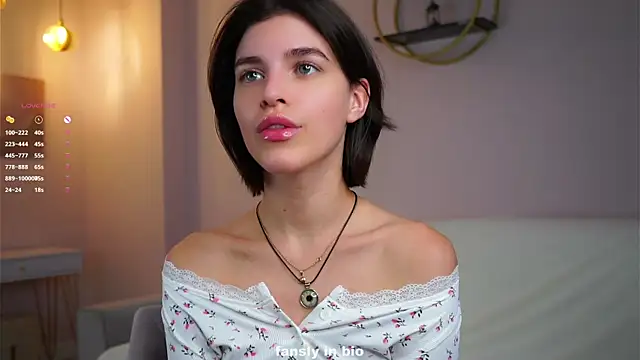 Snapshot of EleneButton chatting on November 8, 2025, 1:06 am EleneButton online show from November 8, 2025, 1:06 am