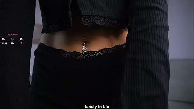 Snapshot of EleneButton chatting on November 12, 2025, 1:17 am EleneButton online show from November 12, 2025, 1:17 am