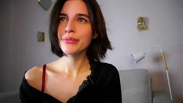 Snapshot of EleneButton chatting on December 3, 2025, 1:13 am EleneButton online show from December 3, 2025, 1:13 am