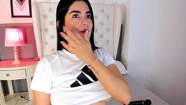 Sasha  sims   online show from September 26, 2025, 11:47 am