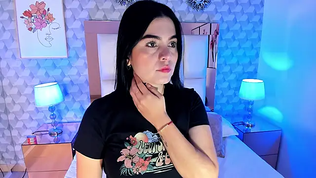 Sasha  sims   online show from October 9, 2025, 11:19 am