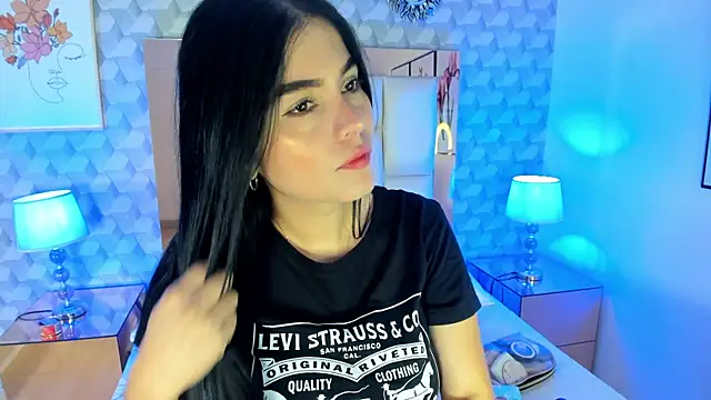 Sasha  sims   online show from October 22, 2025, 12:38 pm