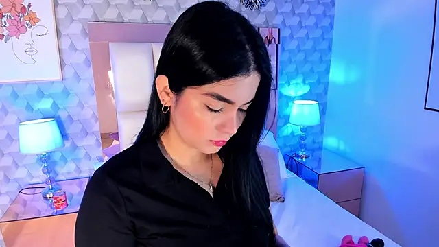 Sasha  sims   online show from November 20, 2025, 12:05 pm