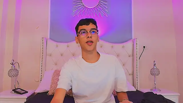 Snapshot of Aiden_Royce chatting on September 13, 2025, 8:19 pm Aiden Royce online show from September 13, 2025, 8:19 pm