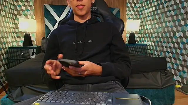 Snapshot of Aiden_Royce chatting on September 14, 2025, 9:36 pm Aiden Royce online show from September 14, 2025, 9:36 pm