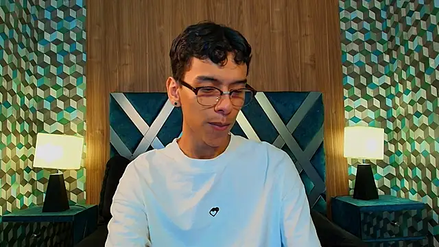 Snapshot of Aiden_Royce chatting on October 15, 2025, 5:07 am Aiden Royce online show from October 15, 2025, 5:07 am