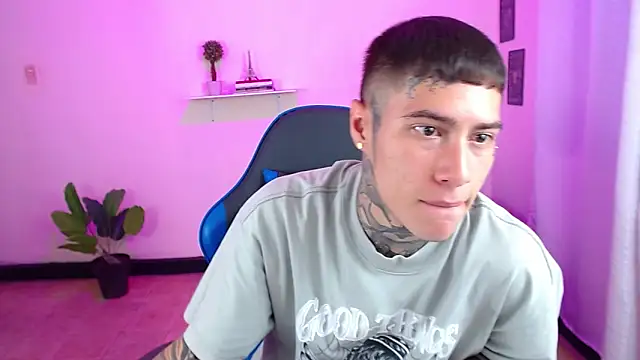 Snapshot of setthomas chatting on September 23, 2025, 1:58 pm setthomas online show from September 23, 2025, 1:58 pm