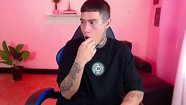 Snapshot of setthomas chatting on September 29, 2025, 2:22 pm setthomas online show from September 29, 2025, 2:22 pm