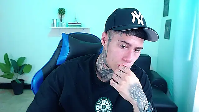 Snapshot of setthomas chatting on November 5, 2025, 2:39 pm setthomas online show from November 5, 2025, 2:39 pm