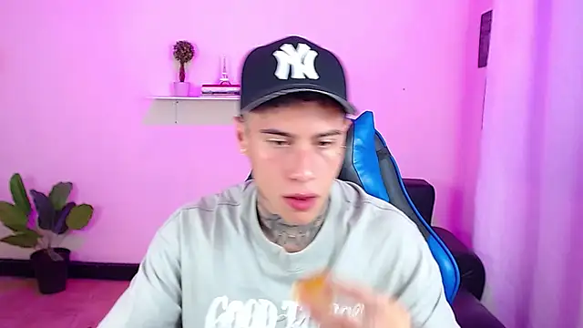 Snapshot of setthomas chatting on November 7, 2025, 3:12 pm setthomas online show from November 7, 2025, 3:12 pm