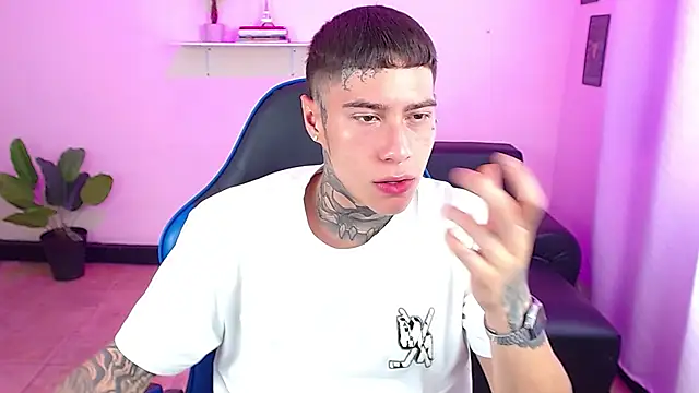 Snapshot of setthomas chatting on November 13, 2025, 4:28 pm setthomas online show from November 13, 2025, 4:28 pm