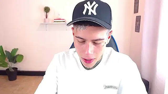 Snapshot of setthomas chatting on November 25, 2025, 3:34 pm setthomas online show from November 25, 2025, 3:34 pm