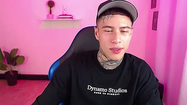 Snapshot of setthomas chatting on November 26, 2025, 8:43 pm setthomas online show from November 26, 2025, 8:43 pm