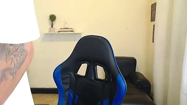 Snapshot of setthomas chatting on December 4, 2025, 9:01 pm setthomas online show from December 4, 2025, 9:01 pm