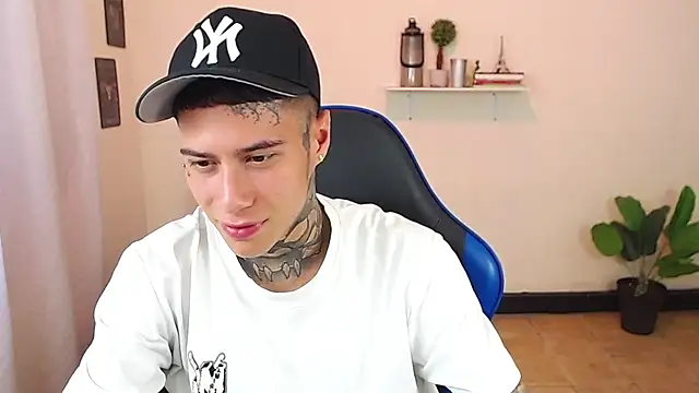 Snapshot of setthomas chatting on December 15, 2025, 10:03 pm setthomas online show from December 15, 2025, 10:03 pm