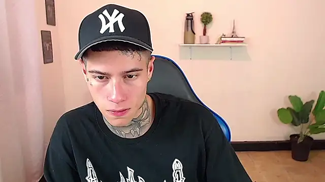 Snapshot of setthomas chatting on December 16, 2025, 9:31 pm setthomas online show from December 16, 2025, 9:31 pm