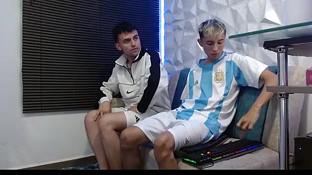 Snapshot of Isaac_tan chatting on September 21, 2025, 3:08 am Isaac tan online show from September 21, 2025, 3:08 am