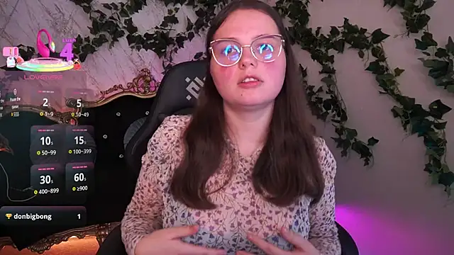 SophieDreamss online show from October 11, 2025, 1:31 pm