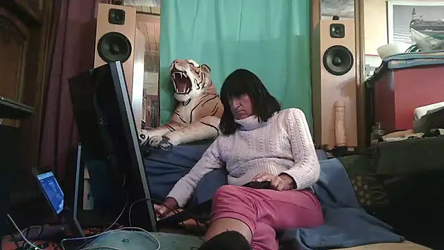 Snapshot of SissiDomination chatting on September 14, 2025, 6:18 pm SissiDomination online show from September 14, 2025, 6:18 pm