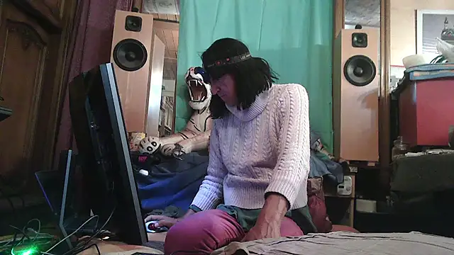 Snapshot of SissiDomination chatting on September 16, 2025, 12:22 am SissiDomination online show from September 16, 2025, 12:22 am