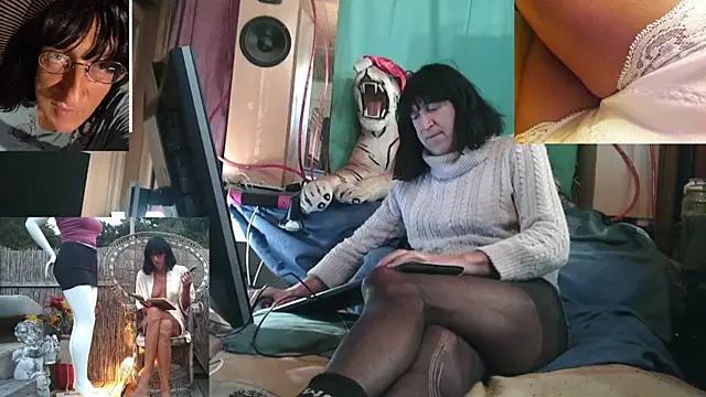 Snapshot of SissiDomination chatting on November 30, 2025, 8:24 pm SissiDomination online show from November 30, 2025, 8:24 pm