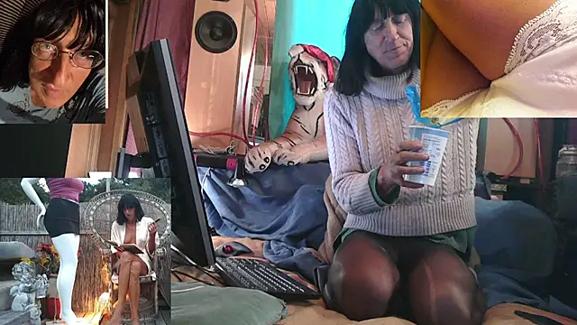 Snapshot of SissiDomination chatting on December 2, 2025, 8:41 am SissiDomination online show from December 2, 2025, 8:41 am