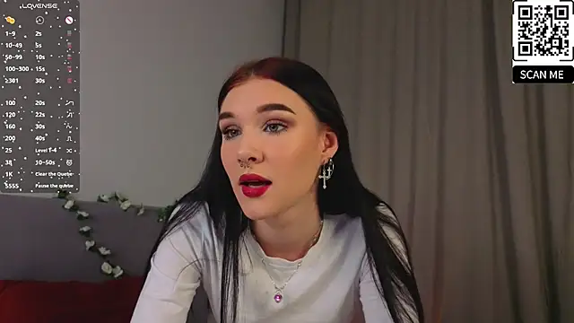 JenniferSullivan online show from September 28, 2025, 10:15 pm