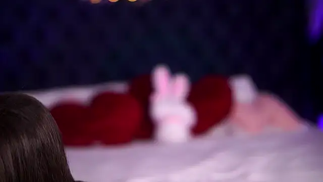 LalaRoze online show from December 4, 2025, 7:44 pm