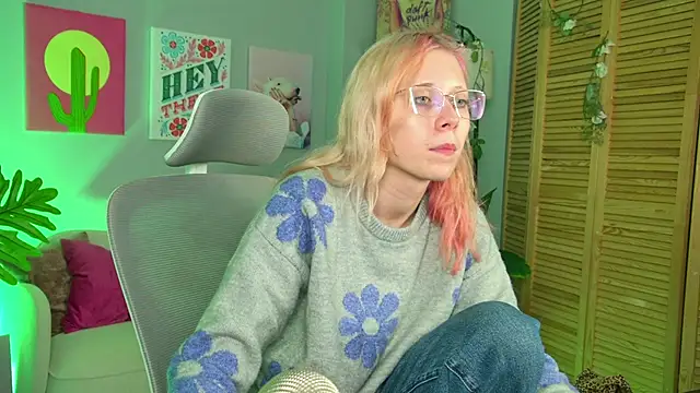 SakuraBliss online show from November 4, 2025, 5:01 pm