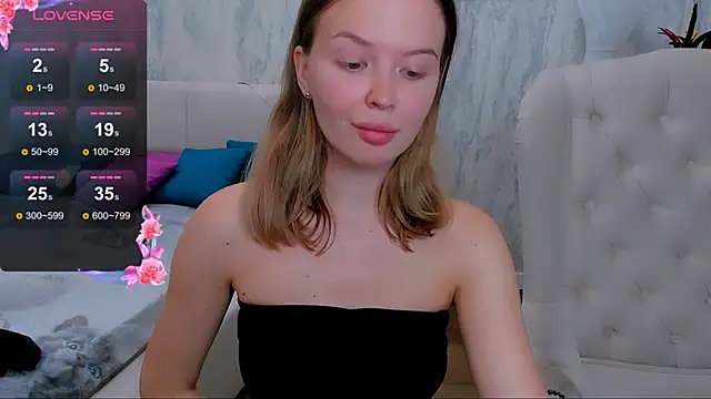 LaurennHill online show from September 9, 2025, 12:10 am