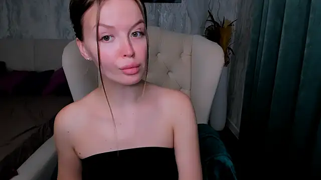 LaurennHill online show from October 13, 2025, 12:21 am