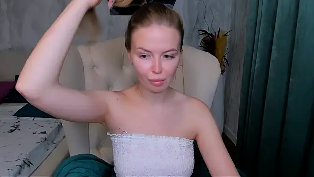 LaurennHill online show from October 26, 2025, 12:16 am