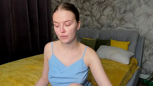 LaurennHill online show from November 10, 2025, 12:09 am