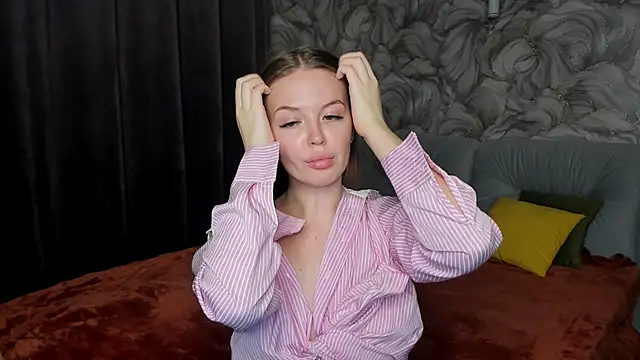 LaurennHill online show from December 2, 2025, 12:16 am