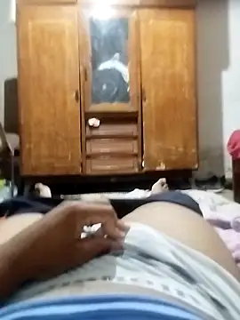 Snapshot of Bh27_17cm chatting on October 27, 2025, 3:10 am Bh27 17cm online show from October 27, 2025, 3:10 am