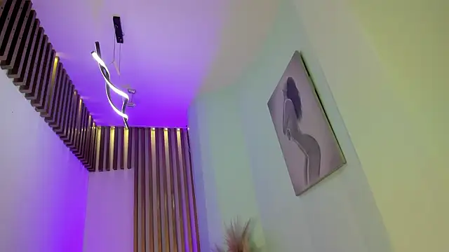 MacarenaRosse online show from October 7, 2025, 9:01 pm