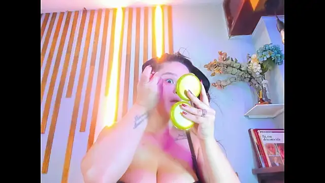 Jennifer Vega1 online show from November 13, 2025, 9:47 pm