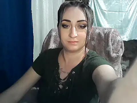 Snapshot of FlySunny4 chatting on October 8, 2025, 6:38 pm FlySunny4 online show from October 8, 2025, 6:38 pm