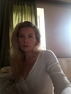 Snapshot of Julia_Giulia chatting on October 1, 2025, 10:10 am Julia Giulia online show from October 1, 2025, 10:10 am