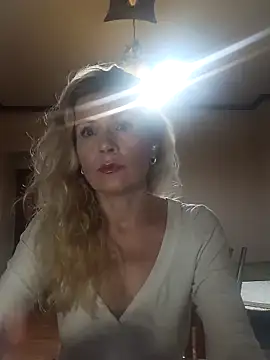 Snapshot of Julia_Giulia chatting on October 4, 2025, 9:13 pm Julia Giulia online show from October 4, 2025, 9:13 pm