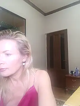 Snapshot of Julia_Giulia chatting on October 9, 2025, 9:24 pm Julia Giulia online show from October 9, 2025, 9:24 pm