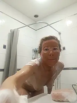 Snapshot of Julia_Giulia chatting on November 16, 2025, 2:17 am Julia Giulia online show from November 16, 2025, 2:17 am