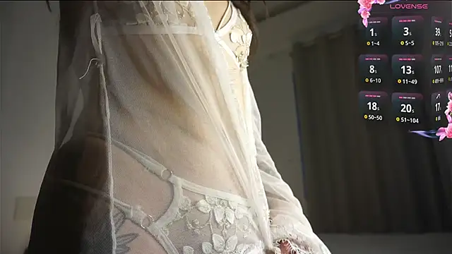 Snapshot of Morena_Dolce chatting on October 26, 2025, 3:12 am Morena Dolce online show from October 26, 2025, 3:12 am