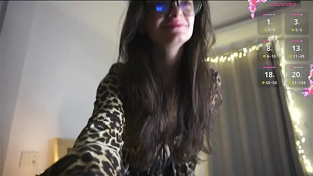 Snapshot of Morena_Dolce chatting on December 3, 2025, 1:02 am Morena Dolce online show from December 3, 2025, 1:02 am