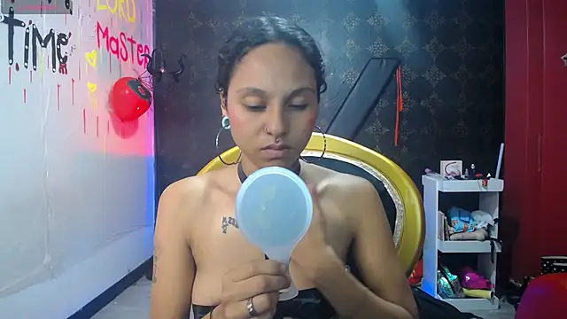 Sweettpleasure online show from October 3, 2025, 2:25 pm