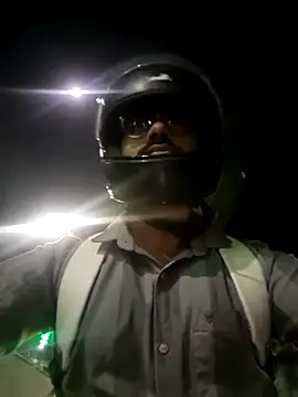 Snapshot of YoursThickDick chatting on November 5, 2025, 4:07 pm YoursThickDick online show from November 5, 2025, 4:07 pm