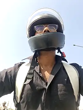 Snapshot of YoursThickDick chatting on November 6, 2025, 5:52 am YoursThickDick online show from November 6, 2025, 5:52 am